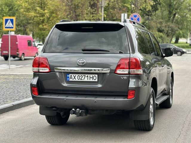 Серый Тойота Ленд Крузер 200, объемом двигателя 4.6 л и пробегом 213 тыс. км за 24000 $, фото 4 на Automoto.ua