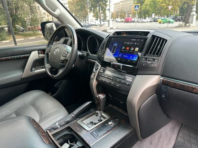 Серый Тойота Ленд Крузер 200, объемом двигателя 4.6 л и пробегом 213 тыс. км за 24000 $, фото 16 на Automoto.ua