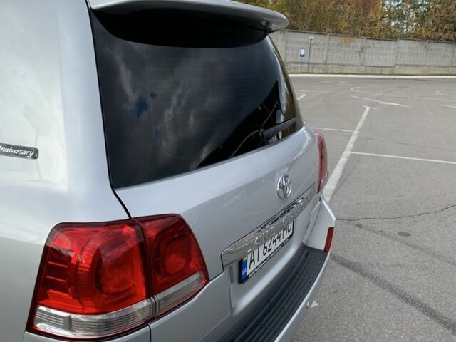 Серый Тойота Ленд Крузер 200, объемом двигателя 4.5 л и пробегом 205 тыс. км за 28000 $, фото 9 на Automoto.ua