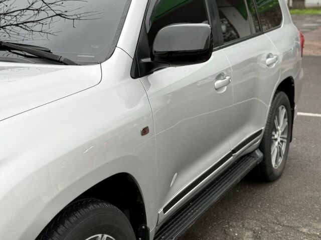 Сірий Тойота Ленд Крузер 200, об'ємом двигуна 4.5 л та пробігом 298 тис. км за 24200 $, фото 4 на Automoto.ua