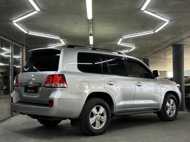 Сірий Тойота Ленд Крузер 200, об'ємом двигуна 4.5 л та пробігом 340 тис. км за 23900 $, фото 10 на Automoto.ua