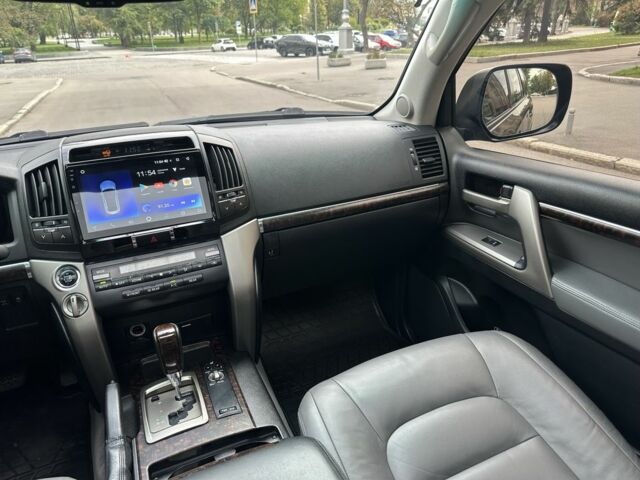 Серый Тойота Ленд Крузер 200, объемом двигателя 4.6 л и пробегом 213 тыс. км за 24000 $, фото 18 на Automoto.ua