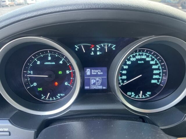 Серый Тойота Ленд Крузер 200, объемом двигателя 4.5 л и пробегом 104 тыс. км за 32000 $, фото 4 на Automoto.ua