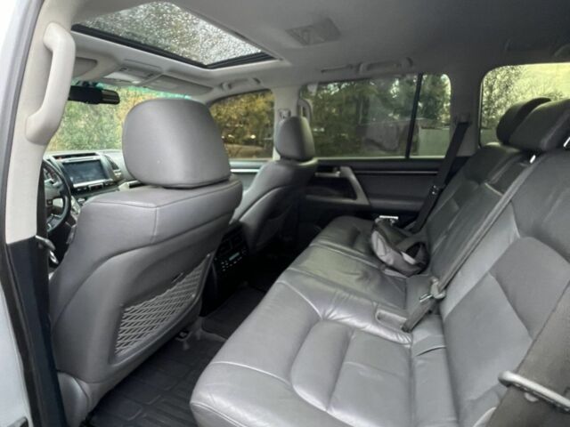 Серый Тойота Ленд Крузер 200, объемом двигателя 4.7 л и пробегом 222 тыс. км за 21500 $, фото 6 на Automoto.ua