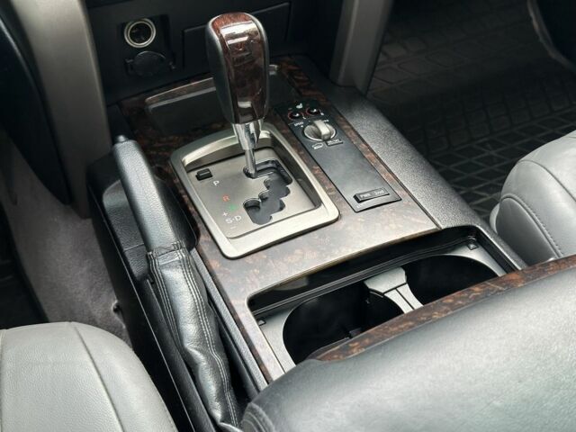 Серый Тойота Ленд Крузер 200, объемом двигателя 4.6 л и пробегом 213 тыс. км за 24000 $, фото 20 на Automoto.ua