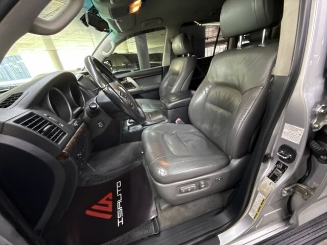 Сірий Тойота Ленд Крузер 200, об'ємом двигуна 4.5 л та пробігом 340 тис. км за 23900 $, фото 16 на Automoto.ua