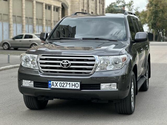 Серый Тойота Ленд Крузер 200, объемом двигателя 4.6 л и пробегом 213 тыс. км за 24000 $, фото 8 на Automoto.ua