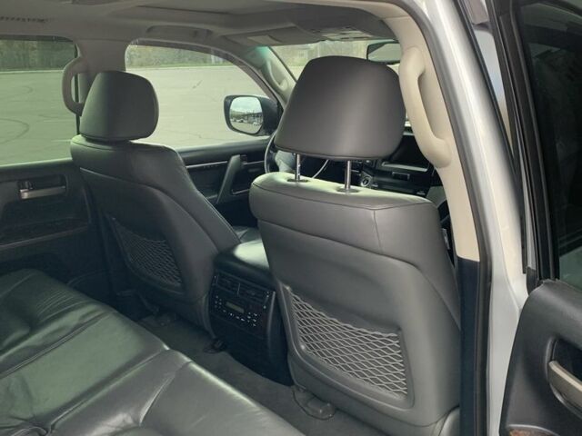 Серый Тойота Ленд Крузер 200, объемом двигателя 4.5 л и пробегом 205 тыс. км за 28000 $, фото 6 на Automoto.ua