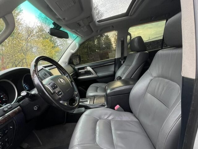 Серый Тойота Ленд Крузер 200, объемом двигателя 4.7 л и пробегом 222 тыс. км за 21500 $, фото 11 на Automoto.ua