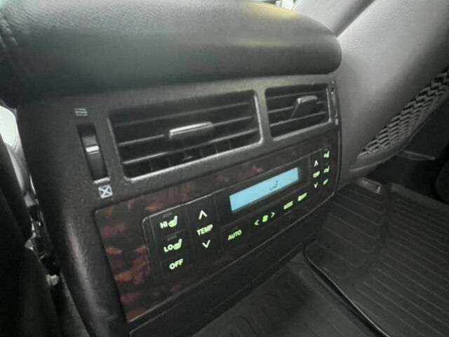 Серый Тойота Ленд Крузер 200, объемом двигателя 4.7 л и пробегом 222 тыс. км за 21500 $, фото 22 на Automoto.ua