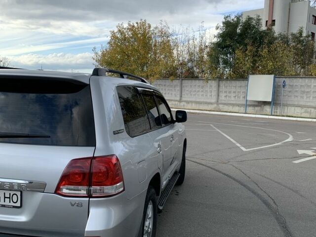 Серый Тойота Ленд Крузер 200, объемом двигателя 4.5 л и пробегом 205 тыс. км за 28000 $, фото 4 на Automoto.ua