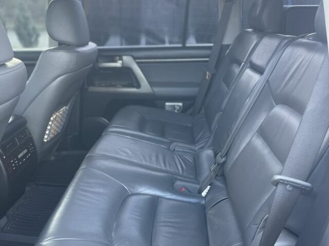 Серый Тойота Ленд Крузер 200, объемом двигателя 4.5 л и пробегом 104 тыс. км за 32000 $, фото 3 на Automoto.ua