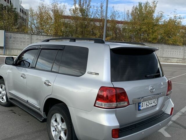 Серый Тойота Ленд Крузер 200, объемом двигателя 4.5 л и пробегом 205 тыс. км за 28000 $, фото 2 на Automoto.ua