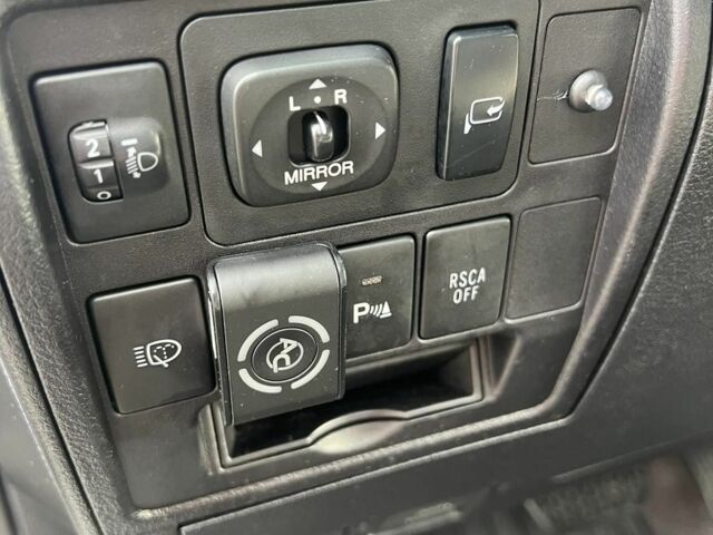 Серый Тойота Ленд Крузер 200, объемом двигателя 4.7 л и пробегом 222 тыс. км за 21500 $, фото 19 на Automoto.ua