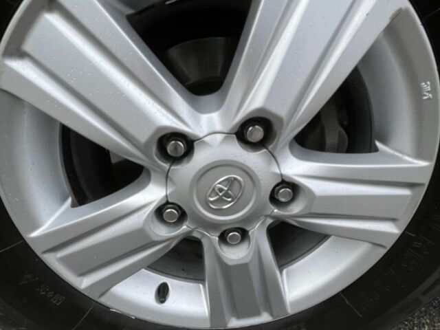 Серый Тойота Ленд Крузер 200, объемом двигателя 4.7 л и пробегом 222 тыс. км за 21500 $, фото 10 на Automoto.ua