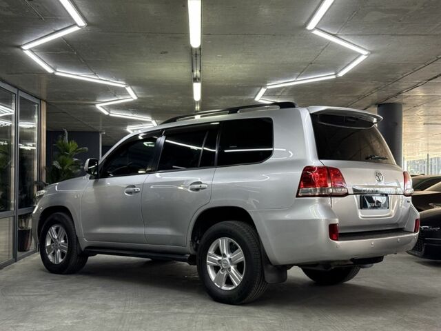 Сірий Тойота Ленд Крузер 200, об'ємом двигуна 4.5 л та пробігом 340 тис. км за 23900 $, фото 14 на Automoto.ua