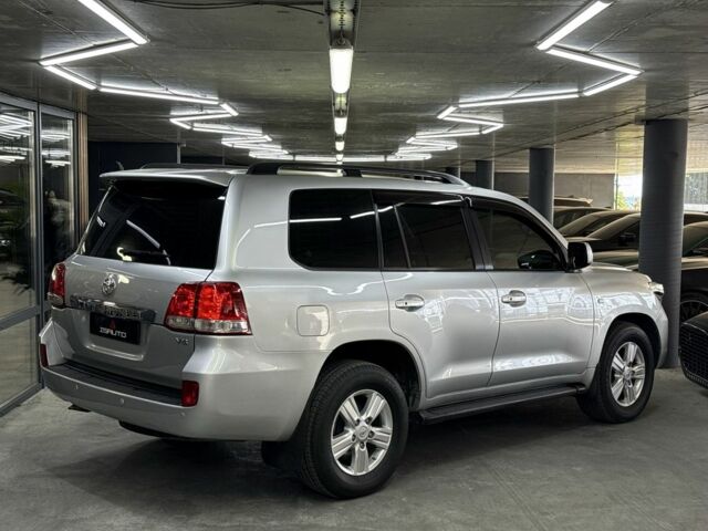 Сірий Тойота Ленд Крузер 200, об'ємом двигуна 4.5 л та пробігом 340 тис. км за 23900 $, фото 8 на Automoto.ua