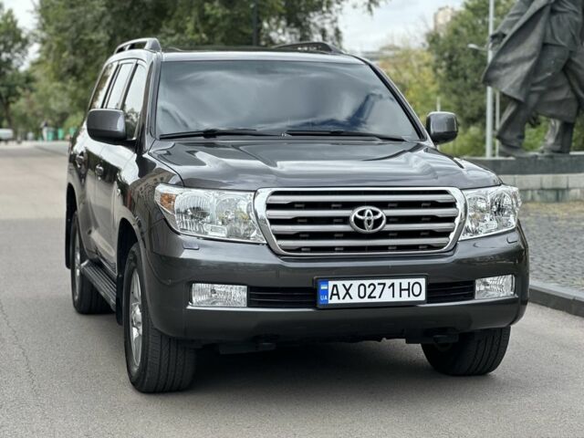 Серый Тойота Ленд Крузер 200, объемом двигателя 4.6 л и пробегом 213 тыс. км за 24000 $, фото 7 на Automoto.ua