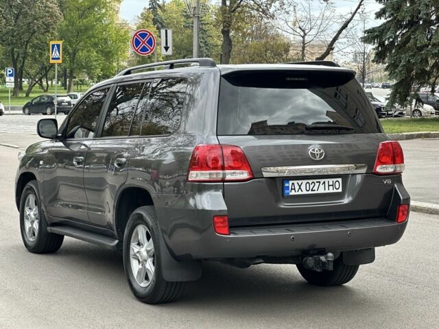 Серый Тойота Ленд Крузер 200, объемом двигателя 4.6 л и пробегом 213 тыс. км за 24000 $, фото 2 на Automoto.ua