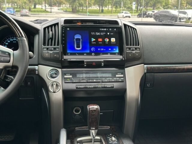 Серый Тойота Ленд Крузер 200, объемом двигателя 4.6 л и пробегом 213 тыс. км за 24000 $, фото 19 на Automoto.ua