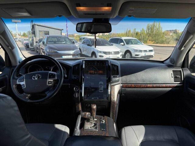 Серый Тойота Ленд Крузер 200, объемом двигателя 4.5 л и пробегом 193 тыс. км за 24900 $, фото 22 на Automoto.ua