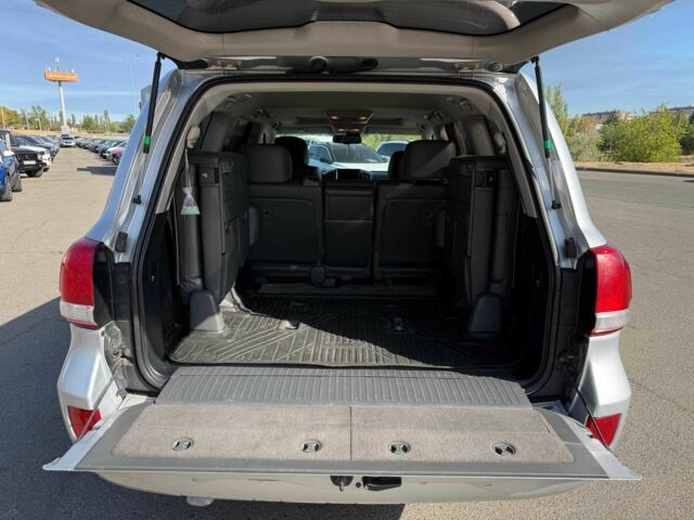 Серый Тойота Ленд Крузер 200, объемом двигателя 4.5 л и пробегом 193 тыс. км за 24900 $, фото 16 на Automoto.ua