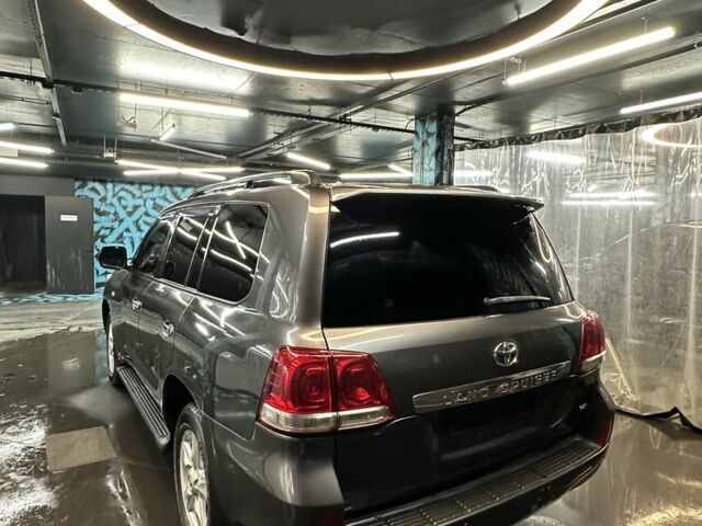 Сірий Тойота Ленд Крузер 200, об'ємом двигуна 4.5 л та пробігом 260 тис. км за 26500 $, фото 2 на Automoto.ua