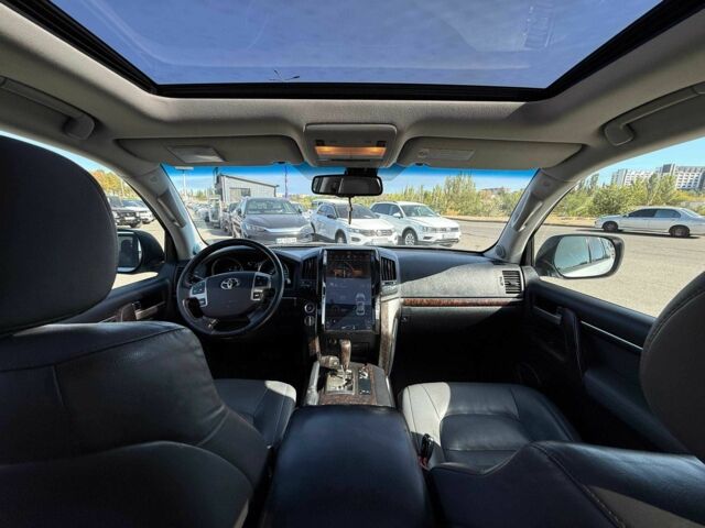 Серый Тойота Ленд Крузер 200, объемом двигателя 4.5 л и пробегом 193 тыс. км за 24900 $, фото 21 на Automoto.ua