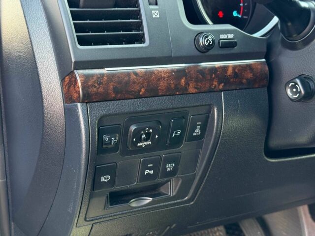 Серый Тойота Ленд Крузер 200, объемом двигателя 4.5 л и пробегом 193 тыс. км за 24900 $, фото 20 на Automoto.ua