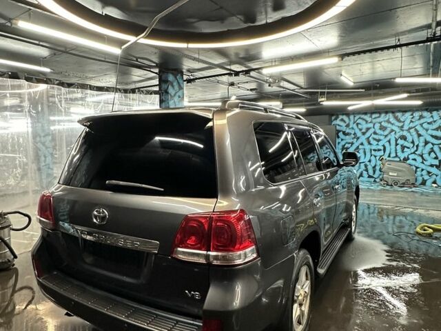 Сірий Тойота Ленд Крузер 200, об'ємом двигуна 4.5 л та пробігом 260 тис. км за 26500 $, фото 3 на Automoto.ua