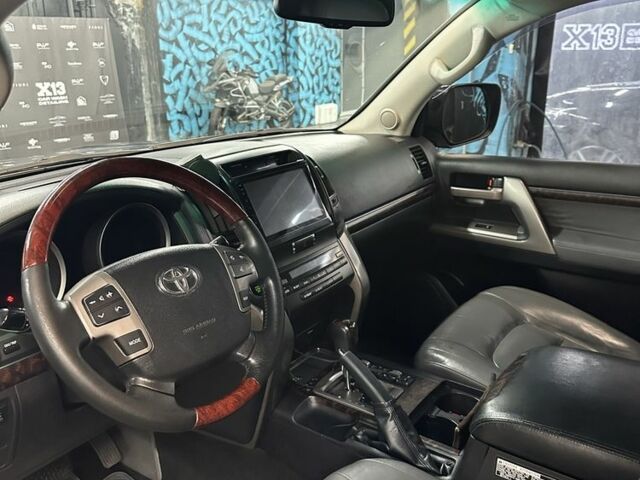 Сірий Тойота Ленд Крузер 200, об'ємом двигуна 4.5 л та пробігом 260 тис. км за 26500 $, фото 11 на Automoto.ua