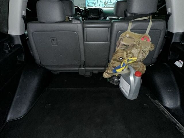 Сірий Тойота Ленд Крузер 200, об'ємом двигуна 4.5 л та пробігом 260 тис. км за 26500 $, фото 8 на Automoto.ua