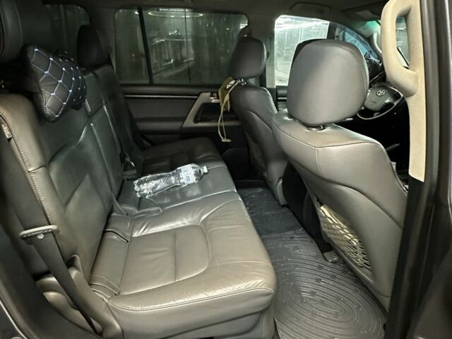 Сірий Тойота Ленд Крузер 200, об'ємом двигуна 4.5 л та пробігом 260 тис. км за 26500 $, фото 4 на Automoto.ua