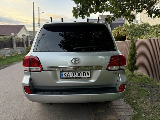 Сірий Тойота Ленд Крузер 200, об'ємом двигуна 4.5 л та пробігом 280 тис. км за 31500 $, фото 5 на Automoto.ua