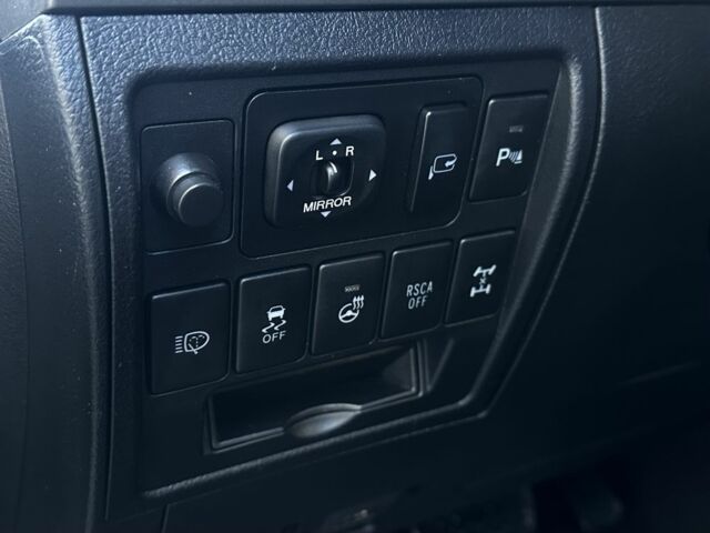 Серый Тойота Ленд Крузер 200, объемом двигателя 4.5 л и пробегом 209 тыс. км за 30000 $, фото 18 на Automoto.ua