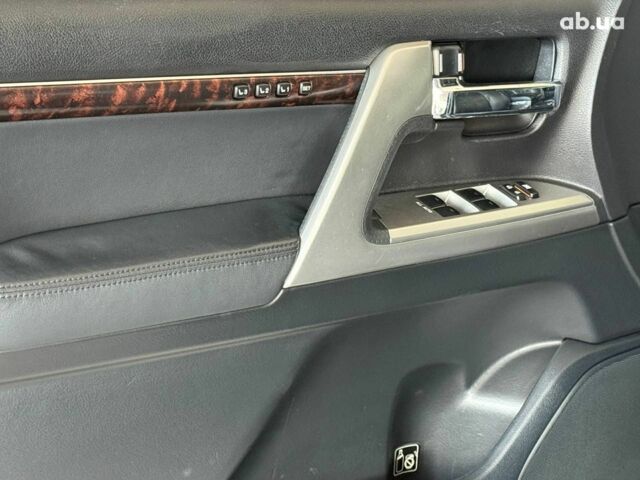 Серый Тойота Ленд Крузер 200, объемом двигателя 4.5 л и пробегом 235 тыс. км за 28940 $, фото 14 на Automoto.ua