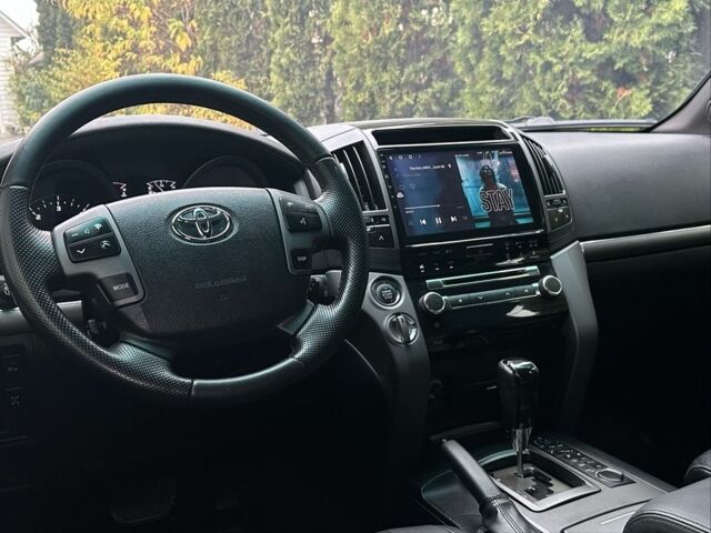 Серый Тойота Ленд Крузер 200, объемом двигателя 4.5 л и пробегом 209 тыс. км за 30000 $, фото 8 на Automoto.ua