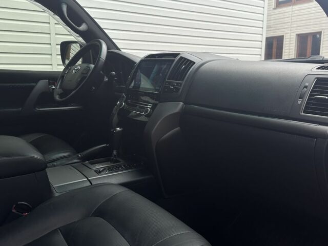 Серый Тойота Ленд Крузер 200, объемом двигателя 4.5 л и пробегом 209 тыс. км за 30000 $, фото 11 на Automoto.ua