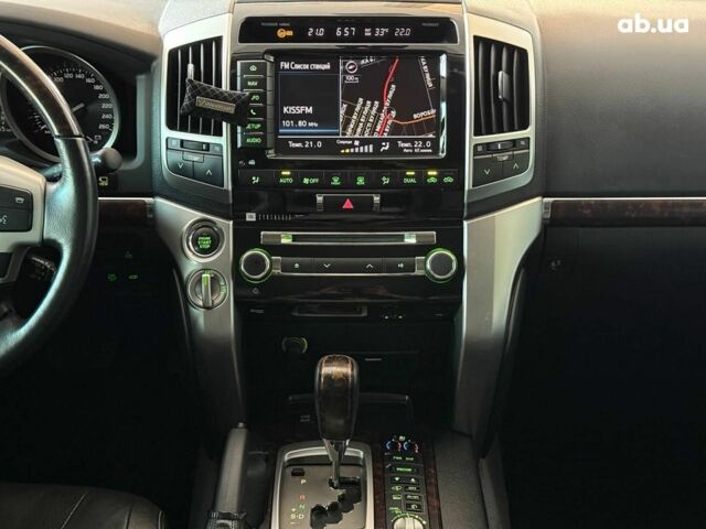 Серый Тойота Ленд Крузер 200, объемом двигателя 4.5 л и пробегом 235 тыс. км за 28940 $, фото 29 на Automoto.ua