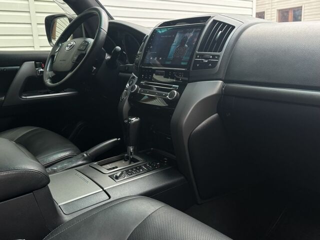 Серый Тойота Ленд Крузер 200, объемом двигателя 4.5 л и пробегом 209 тыс. км за 30000 $, фото 12 на Automoto.ua