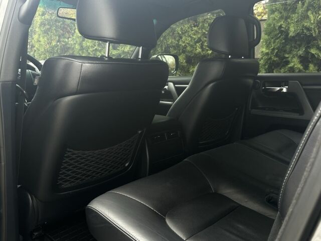 Серый Тойота Ленд Крузер 200, объемом двигателя 4.5 л и пробегом 209 тыс. км за 30000 $, фото 10 на Automoto.ua