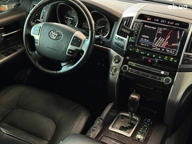 Серый Тойота Ленд Крузер 200, объемом двигателя 4.5 л и пробегом 235 тыс. км за 28940 $, фото 28 на Automoto.ua