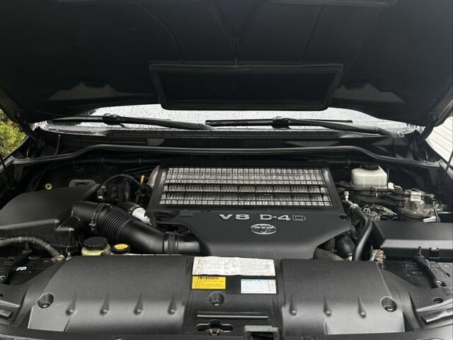 Серый Тойота Ленд Крузер 200, объемом двигателя 4.5 л и пробегом 209 тыс. км за 30000 $, фото 15 на Automoto.ua