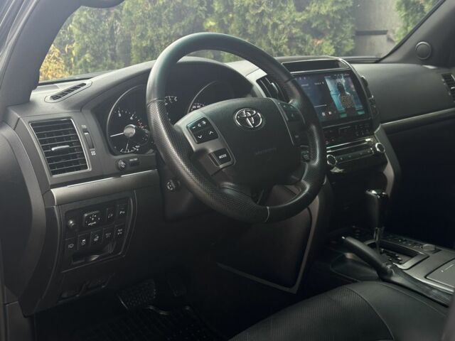 Серый Тойота Ленд Крузер 200, объемом двигателя 4.5 л и пробегом 209 тыс. км за 30000 $, фото 9 на Automoto.ua