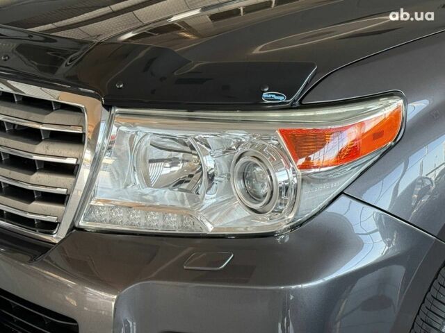 Серый Тойота Ленд Крузер 200, объемом двигателя 4.5 л и пробегом 235 тыс. км за 28940 $, фото 12 на Automoto.ua