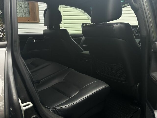 Серый Тойота Ленд Крузер 200, объемом двигателя 4.5 л и пробегом 209 тыс. км за 30000 $, фото 13 на Automoto.ua