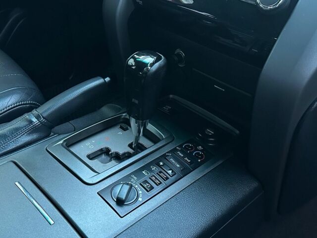 Серый Тойота Ленд Крузер 200, объемом двигателя 4.5 л и пробегом 209 тыс. км за 30000 $, фото 7 на Automoto.ua