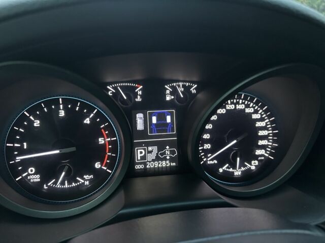 Серый Тойота Ленд Крузер 200, объемом двигателя 4.5 л и пробегом 209 тыс. км за 30000 $, фото 6 на Automoto.ua