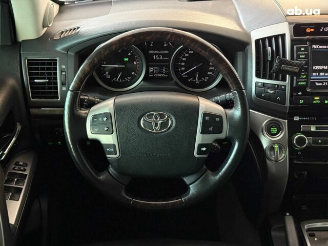 Серый Тойота Ленд Крузер 200, объемом двигателя 4.5 л и пробегом 235 тыс. км за 28940 $, фото 26 на Automoto.ua