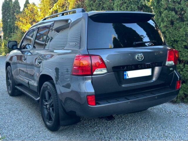 Серый Тойота Ленд Крузер 200, объемом двигателя 4.5 л и пробегом 209 тыс. км за 30000 $, фото 1 на Automoto.ua